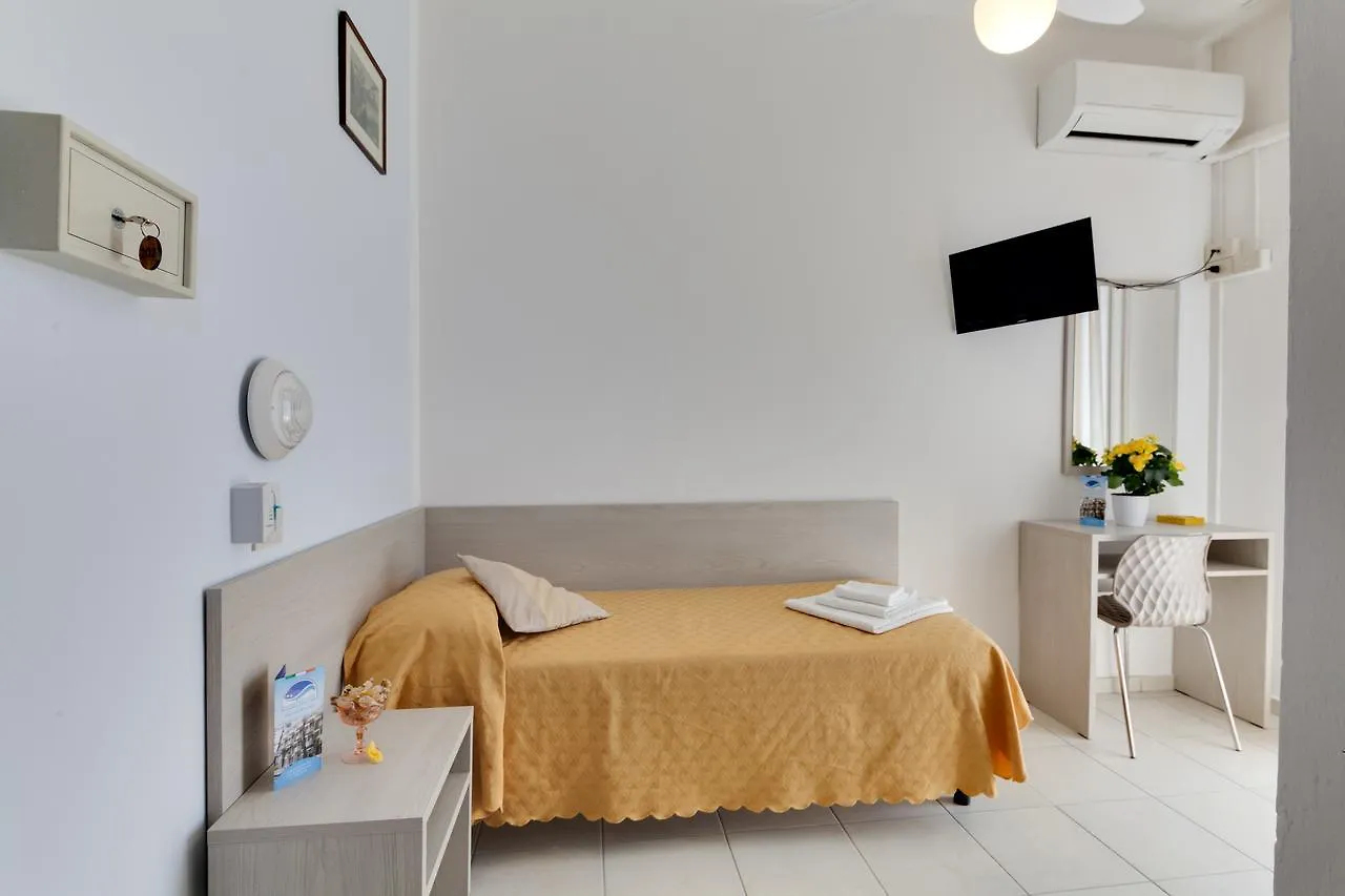 Hotel Nevia Cervia 2*,  Italia