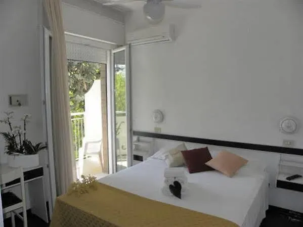 **  Hotel Nevia Cervia Italia