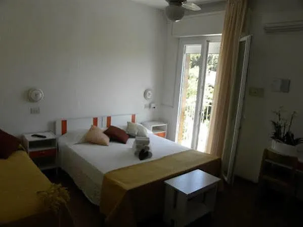 Hotel Nevia 체르비아